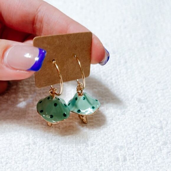 Green mushroom hoop earrings M184 - Picture 5 of 5